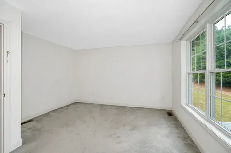 12 Hibiscus Way Nashua NH 03062