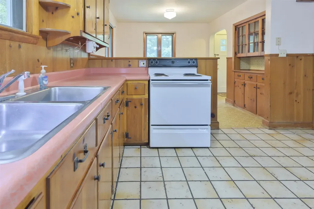 55 Epping Street Raymond NH 03077