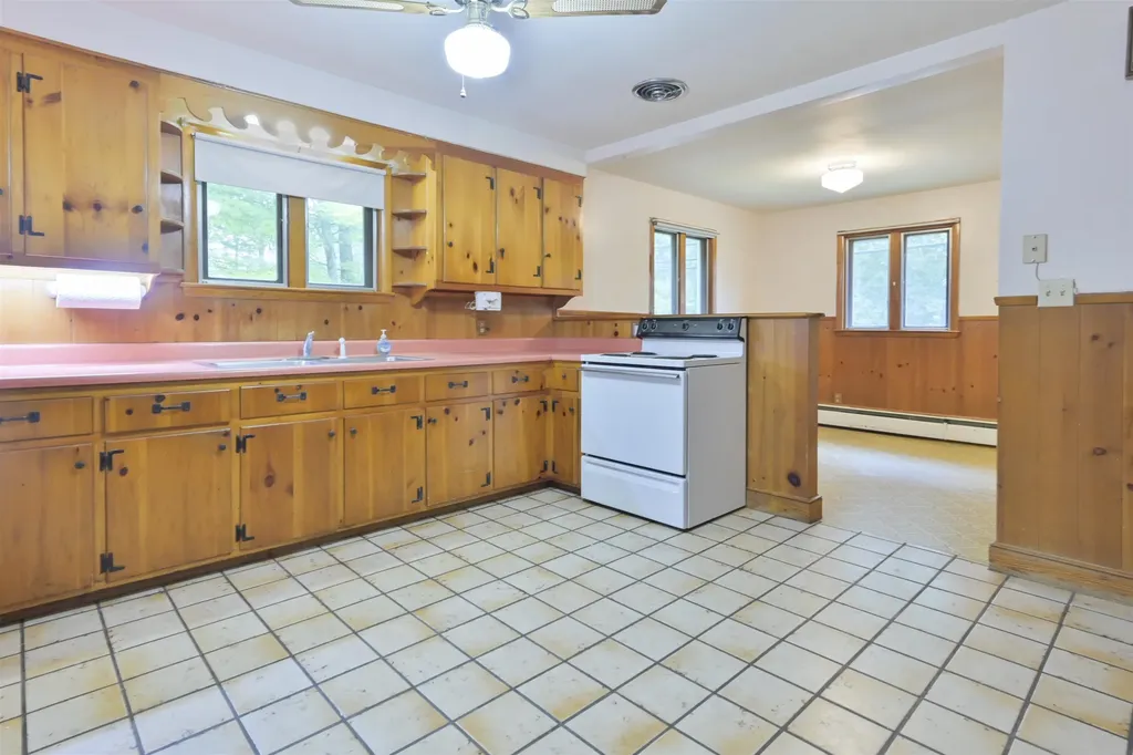 55 Epping Street Raymond NH 03077