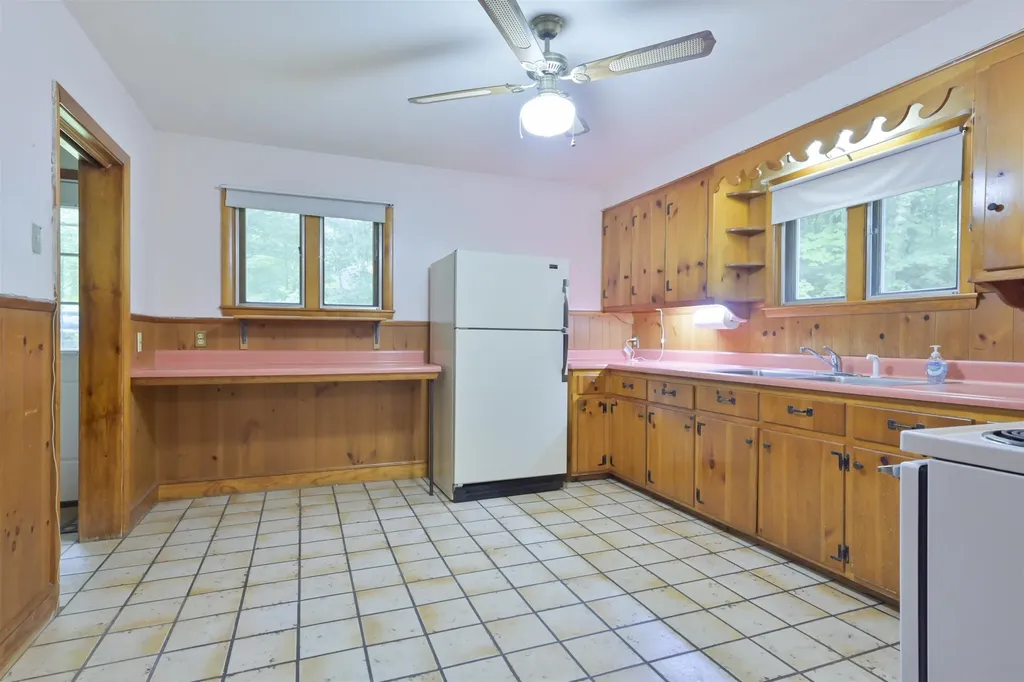 55 Epping Street Raymond NH 03077