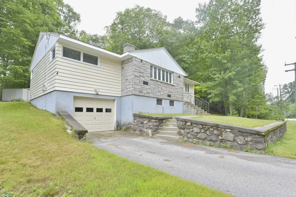 55 Epping Street Raymond NH 03077