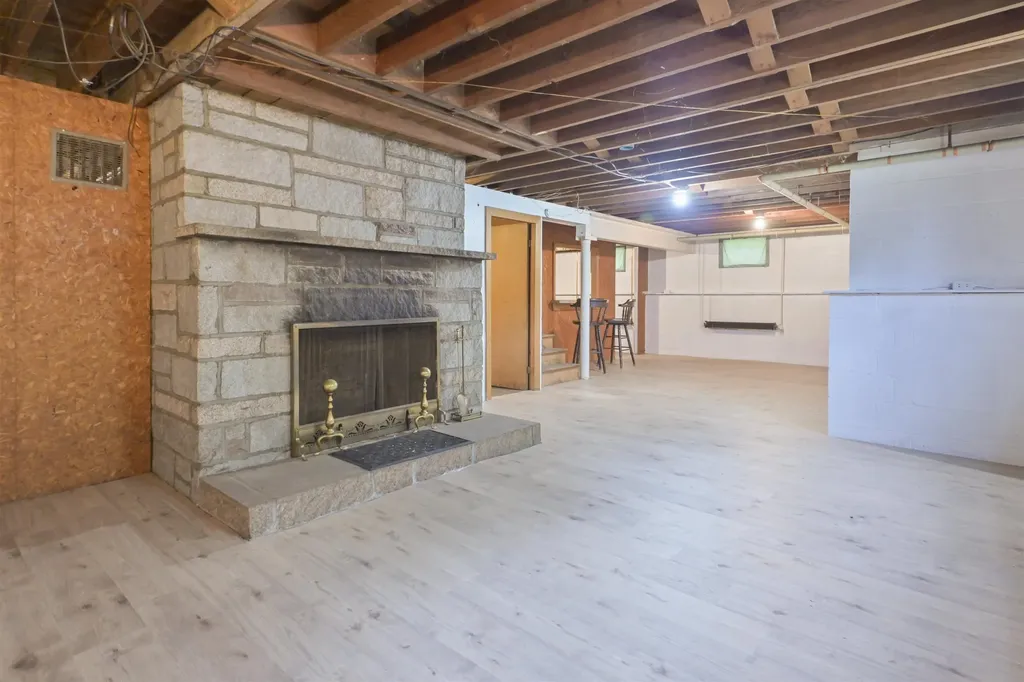 55 Epping Street Raymond NH 03077