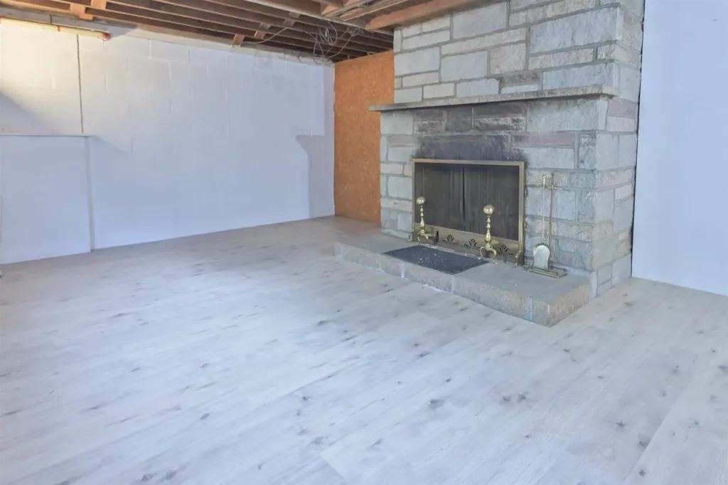 55 Epping Street Raymond NH 03077
