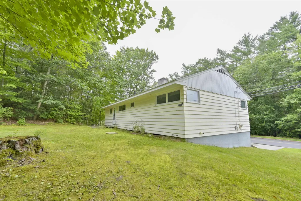 55 Epping Street Raymond NH 03077