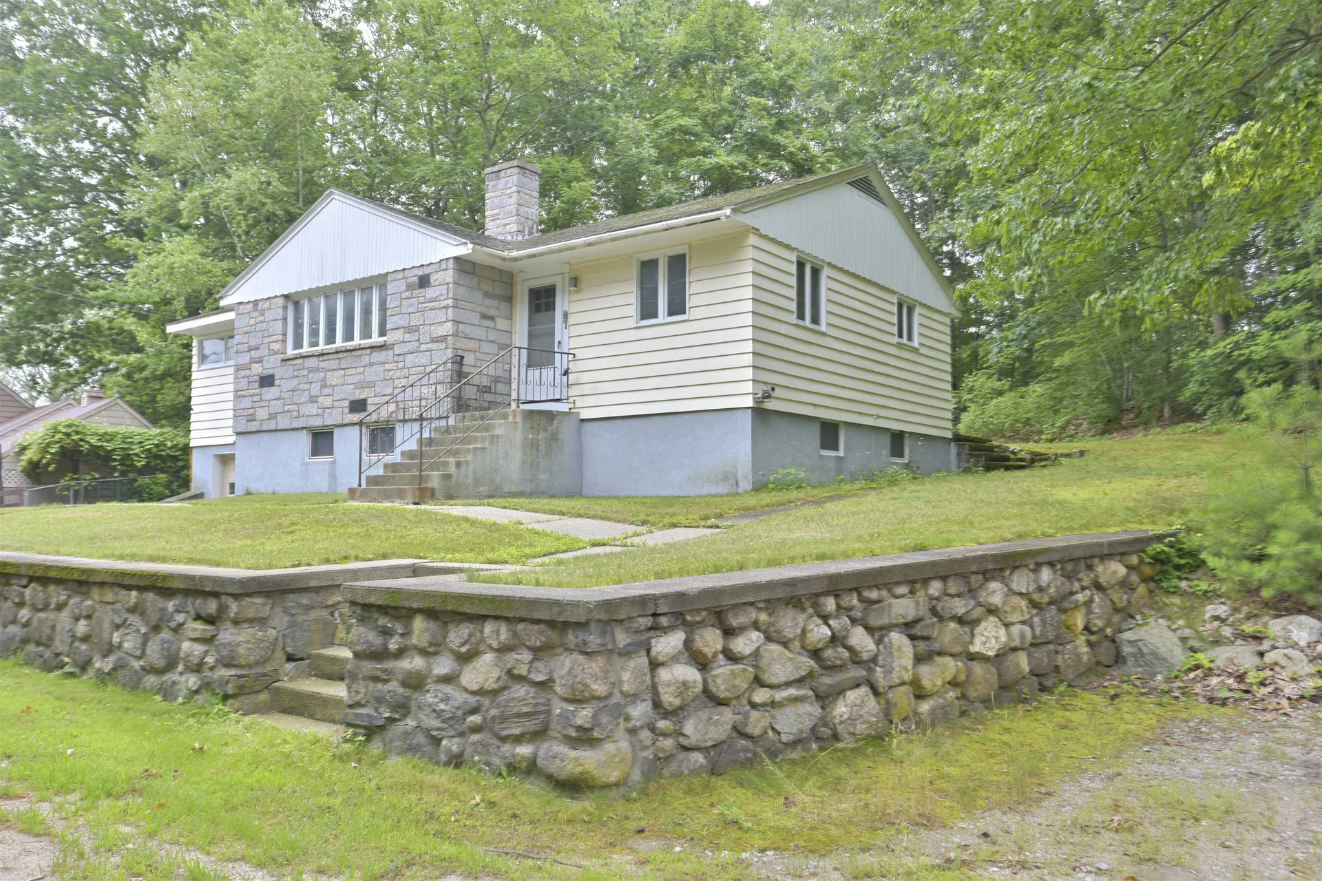 55 Epping Street Raymond NH 03077