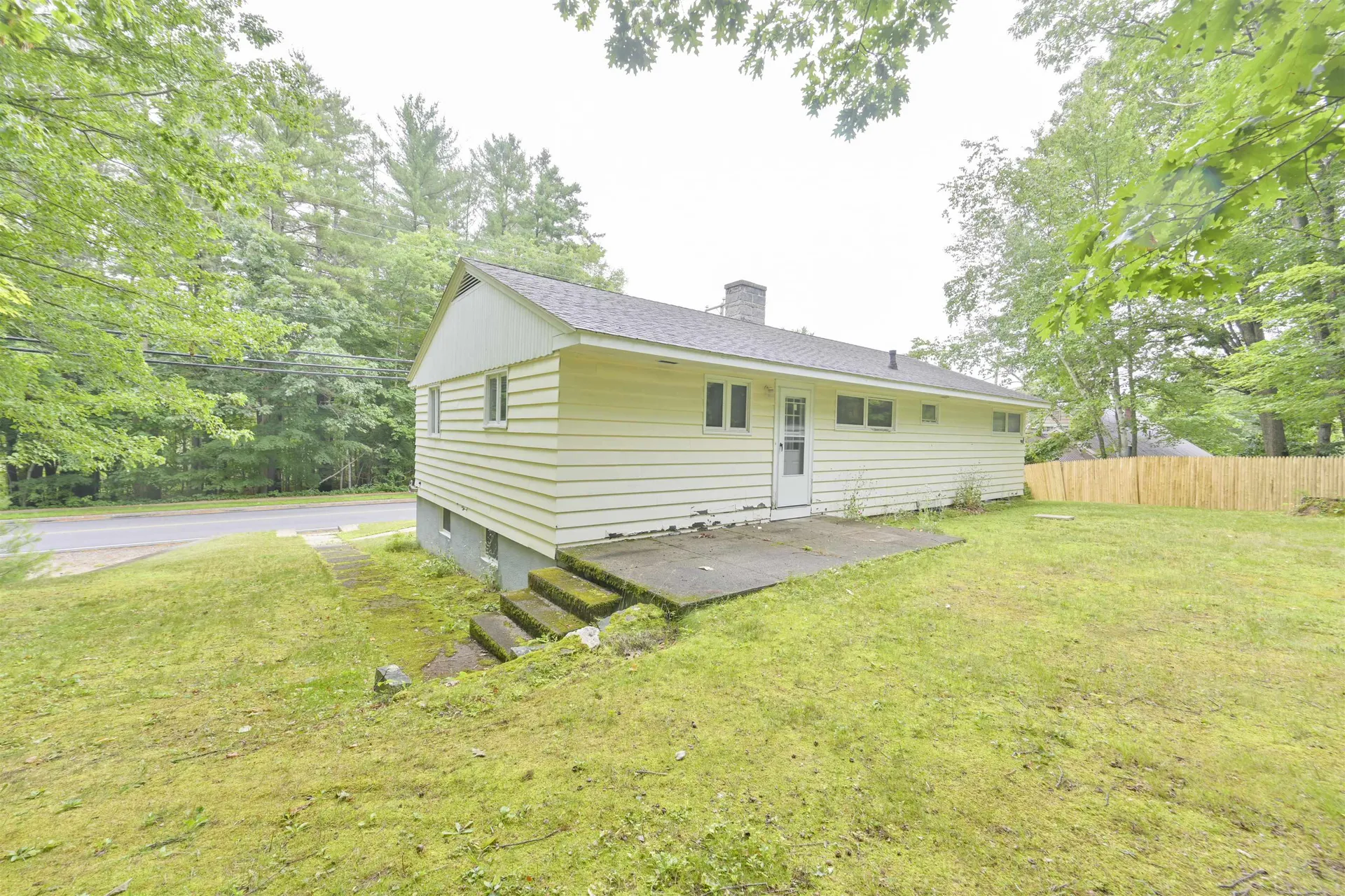 55 Epping Street Raymond NH 03077
