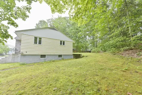 55 Epping Street Raymond NH 03077