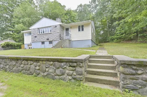 55 Epping Street Raymond NH 03077