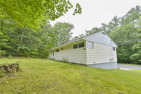 55 Epping Street Raymond NH 03077
