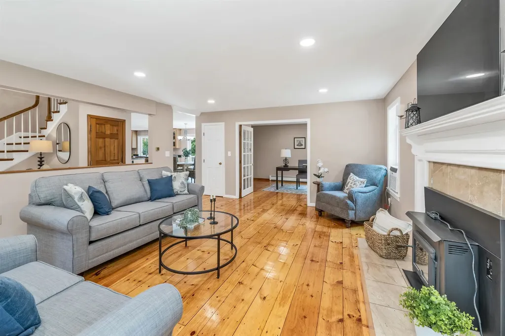 89 Kendall Pond Road Windham NH 03087