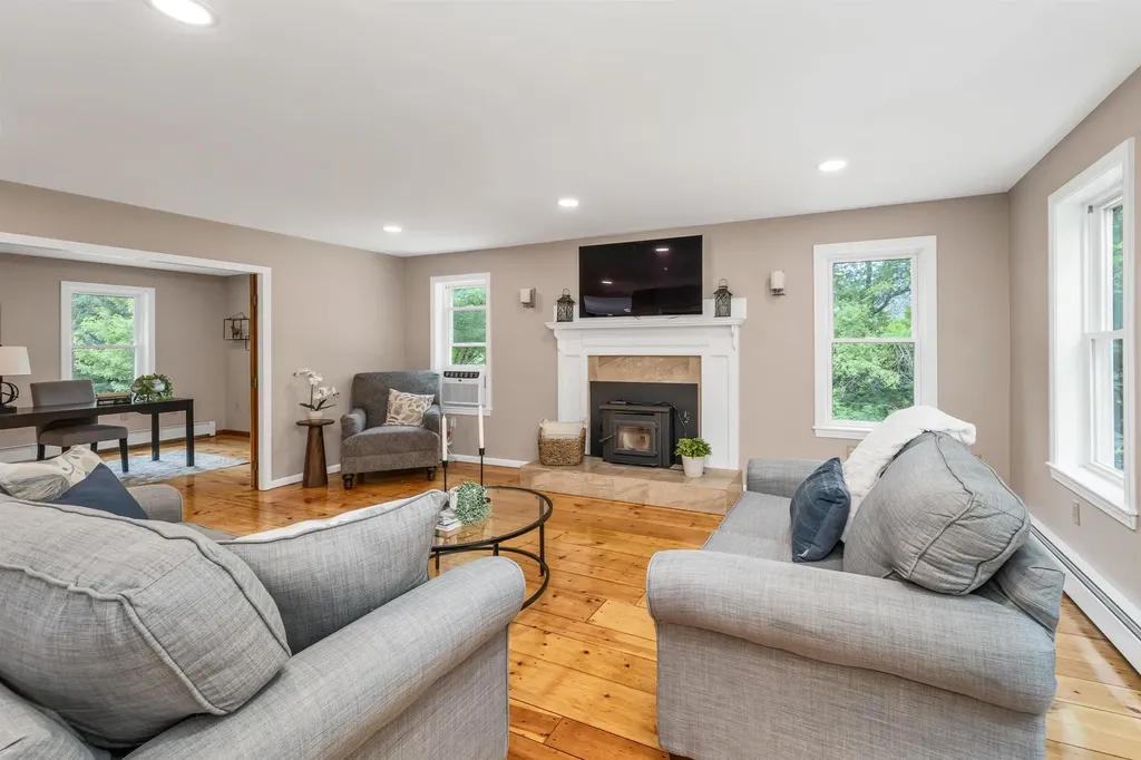 89 Kendall Pond Road Windham NH 03087