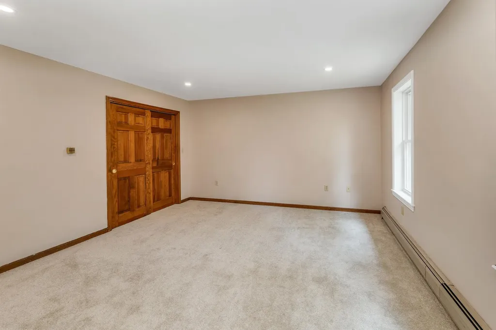 89 Kendall Pond Road Windham NH 03087
