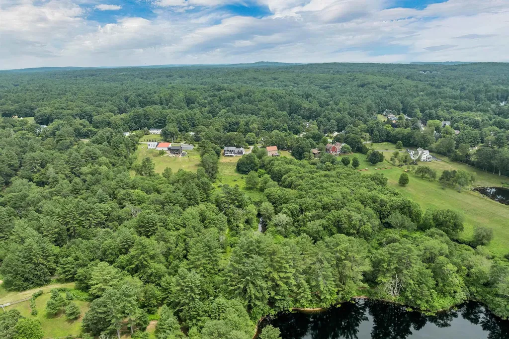 89 Kendall Pond Road Windham NH 03087