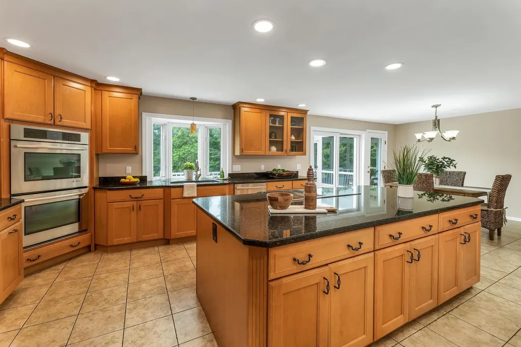 89 Kendall Pond Road Windham NH 03087
