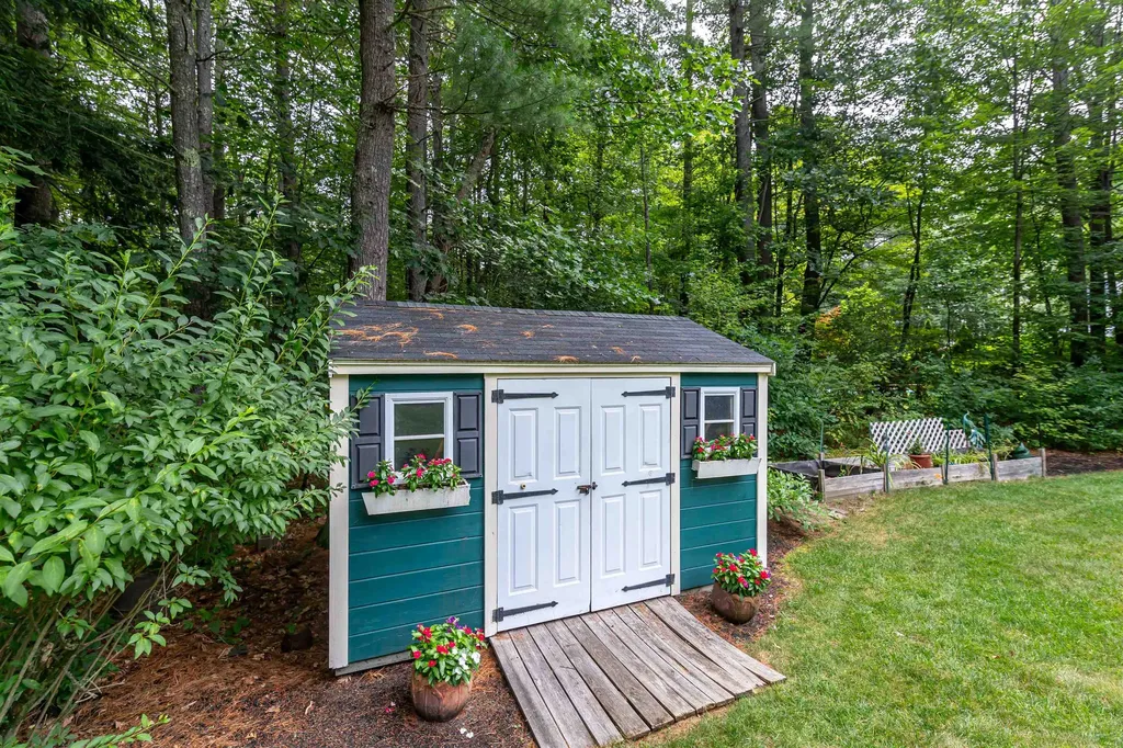 14 Briarwood Lane Amherst NH 03031