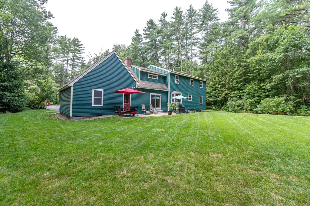 14 Briarwood Lane Amherst NH 03031