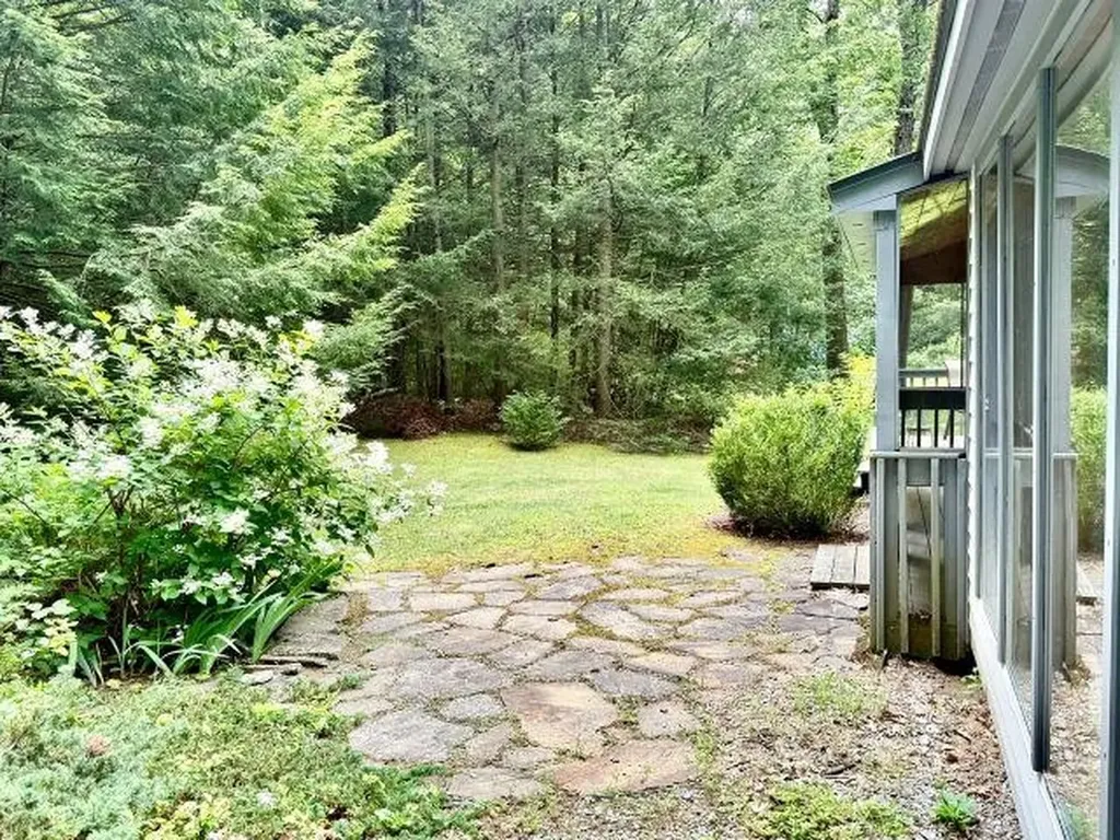 46 Poplar Commons Dummerston VT 05301