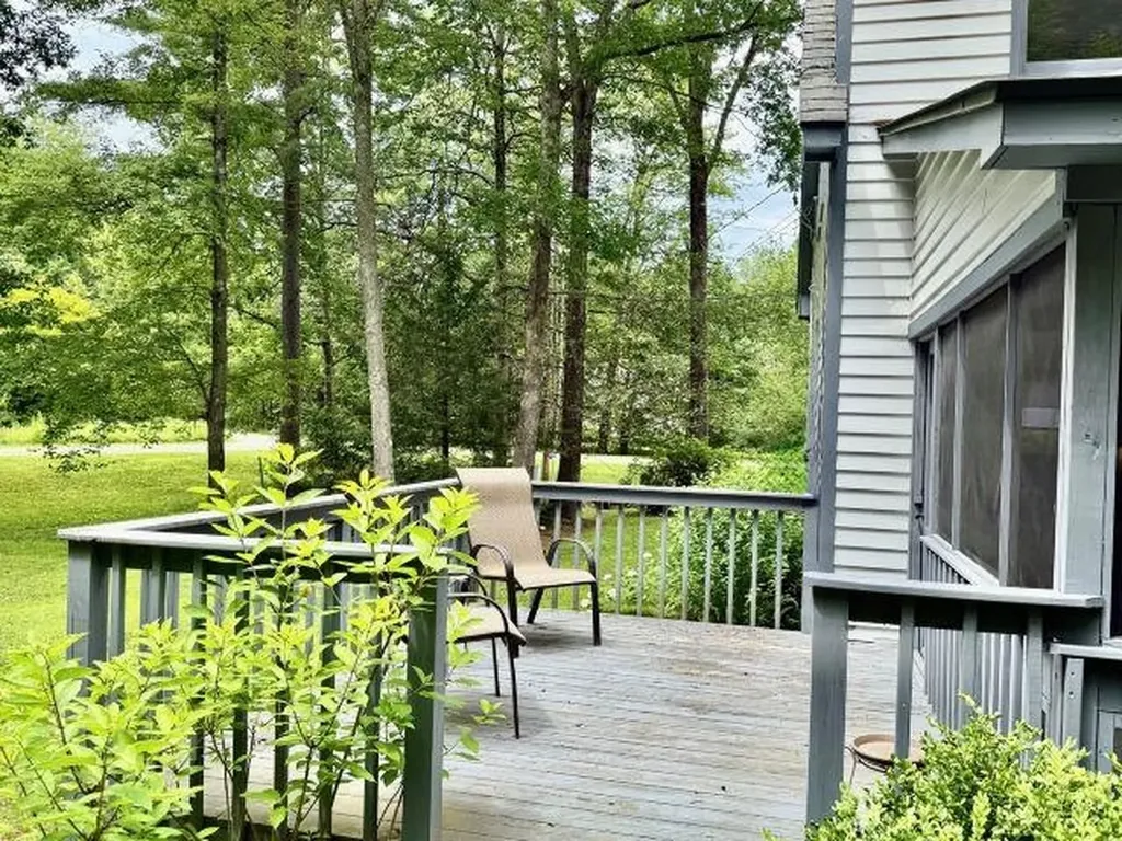 46 Poplar Commons Dummerston VT 05301