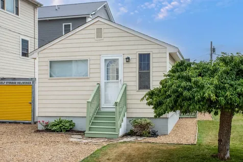 7-11 Redman Street Hampton NH 03842