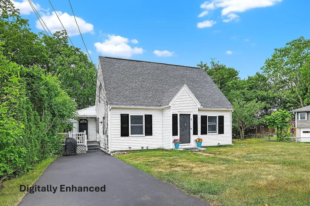 16 Benning Street Salem NH 03079