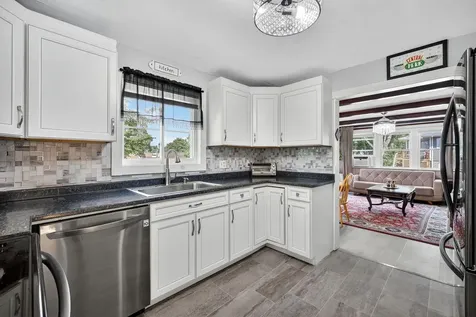 16 Benning Street Salem NH 03079