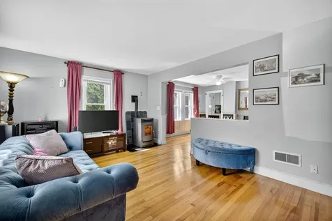 16 Benning Street Salem NH 03079