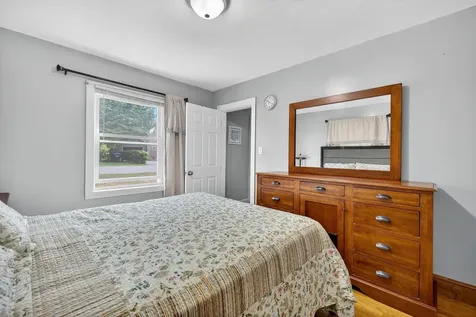 16 Benning Street Salem NH 03079