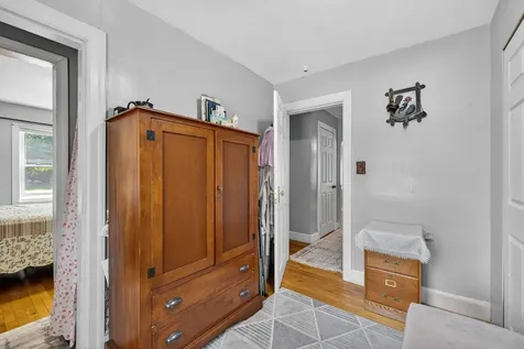 16 Benning Street Salem NH 03079
