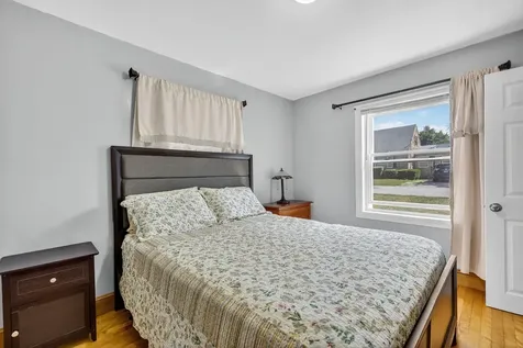 16 Benning Street Salem NH 03079