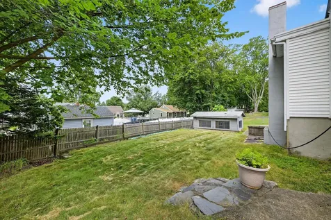 16 Benning Street Salem NH 03079