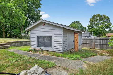 16 Benning Street Salem NH 03079