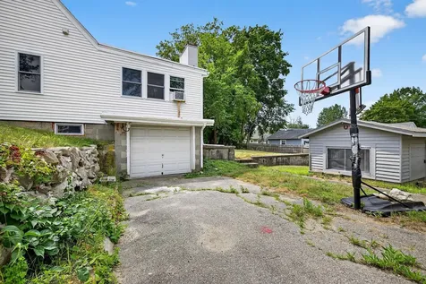 16 Benning Street Salem NH 03079