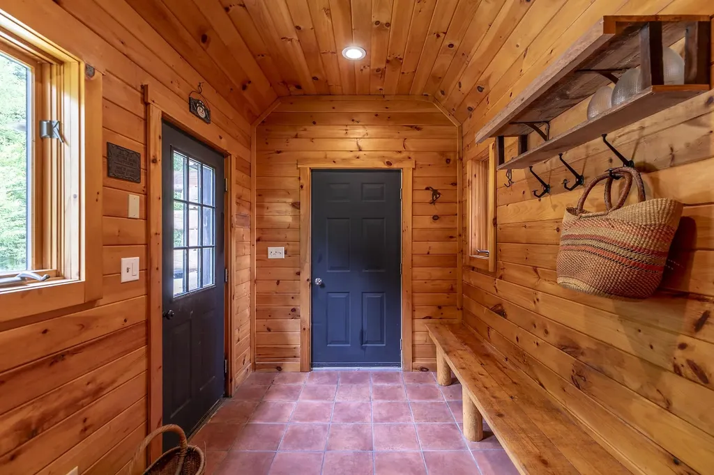 33 Jamie Lane Winhall VT 05340