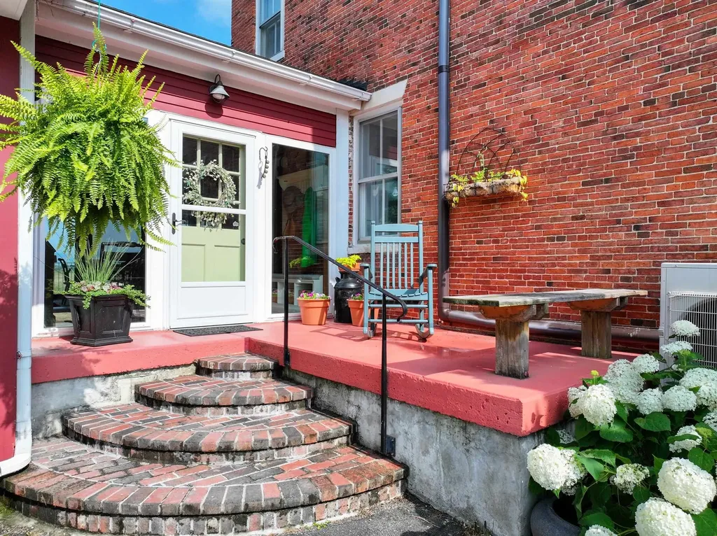 8498 Vt Route 22a Addison VT 05491