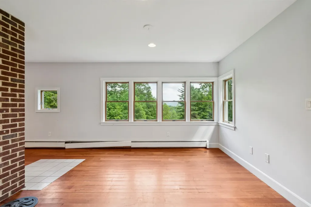 9 Farnham Drive Tunbridge VT 05077