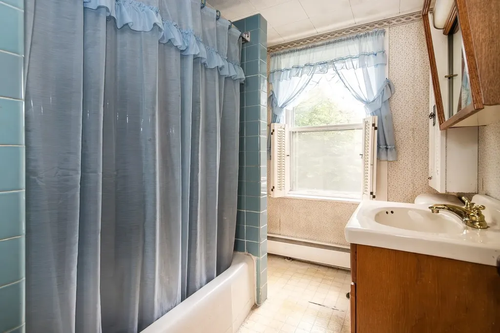 29 Woodstock Avenue Rutland City VT 05701