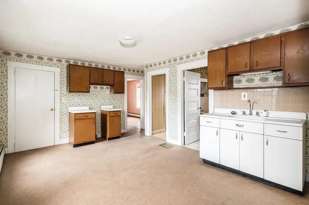 29 Woodstock Avenue Rutland City VT 05701