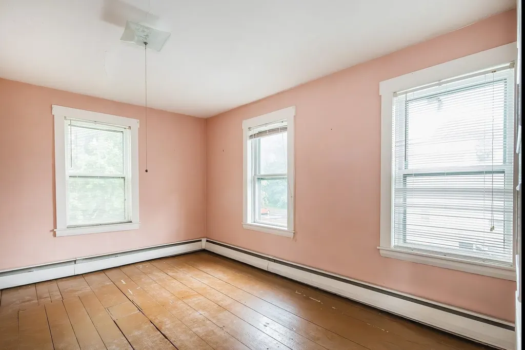 29 Woodstock Avenue Rutland City VT 05701