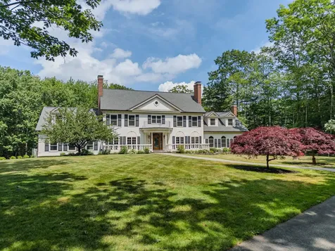 17 Pond Path North Hampton NH 03862