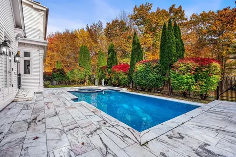 17 Pond Path North Hampton NH 03862