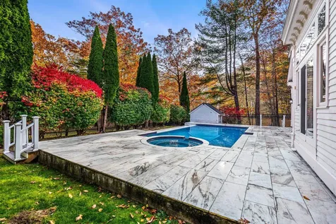 17 Pond Path North Hampton NH 03862