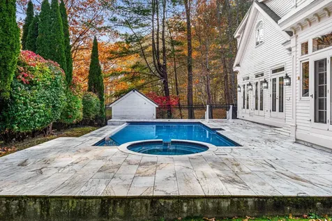 17 Pond Path North Hampton NH 03862