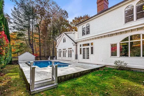 17 Pond Path North Hampton NH 03862