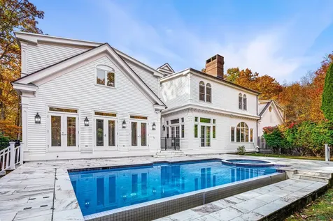 17 Pond Path North Hampton NH 03862