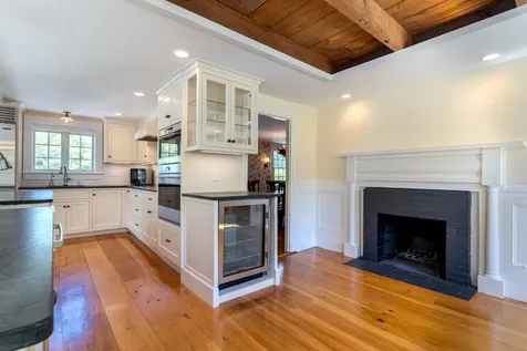 70 Woodland Road North Hampton NH 03862