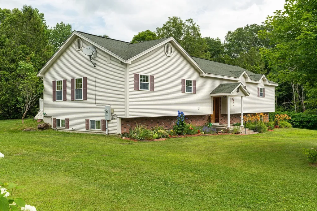 5 Malagash Road Reading VT 05062