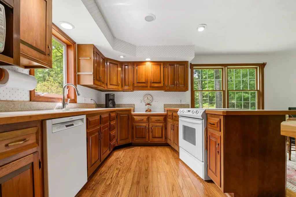 19 Rowland Road Grantham NH 03753