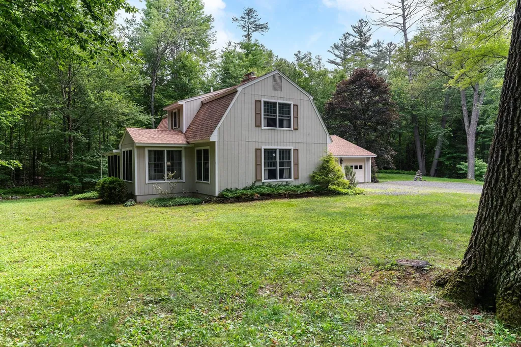 19 Rowland Road Grantham NH 03753