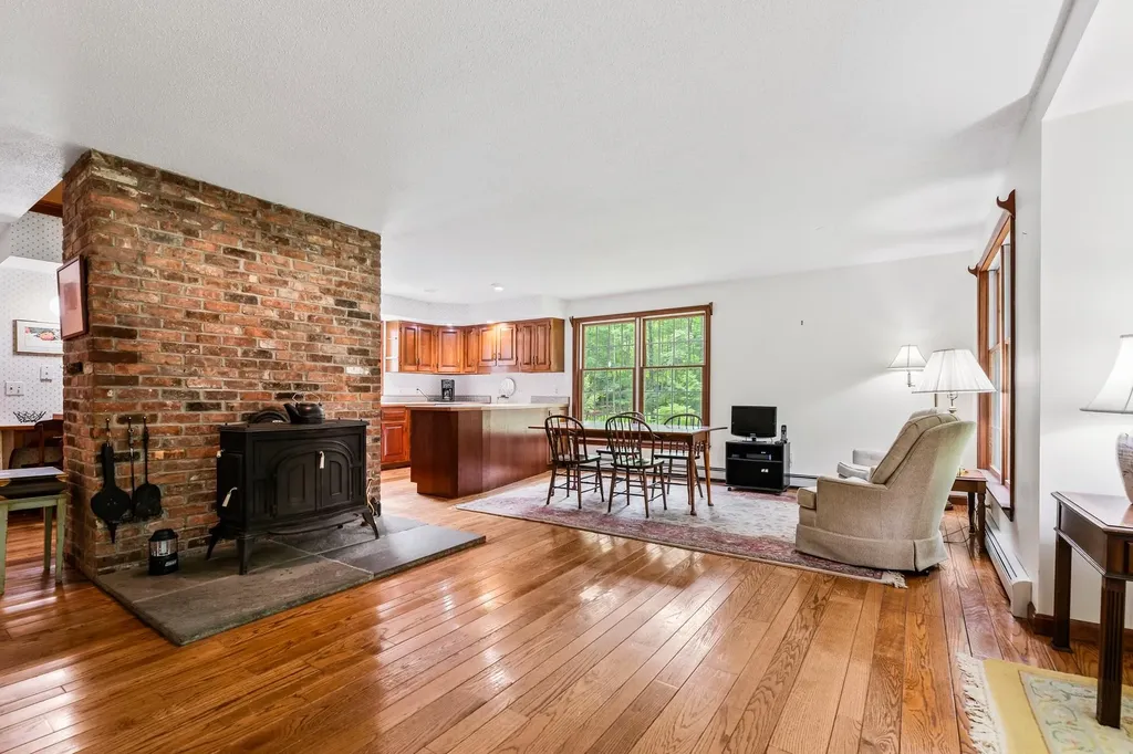 19 Rowland Road Grantham NH 03753