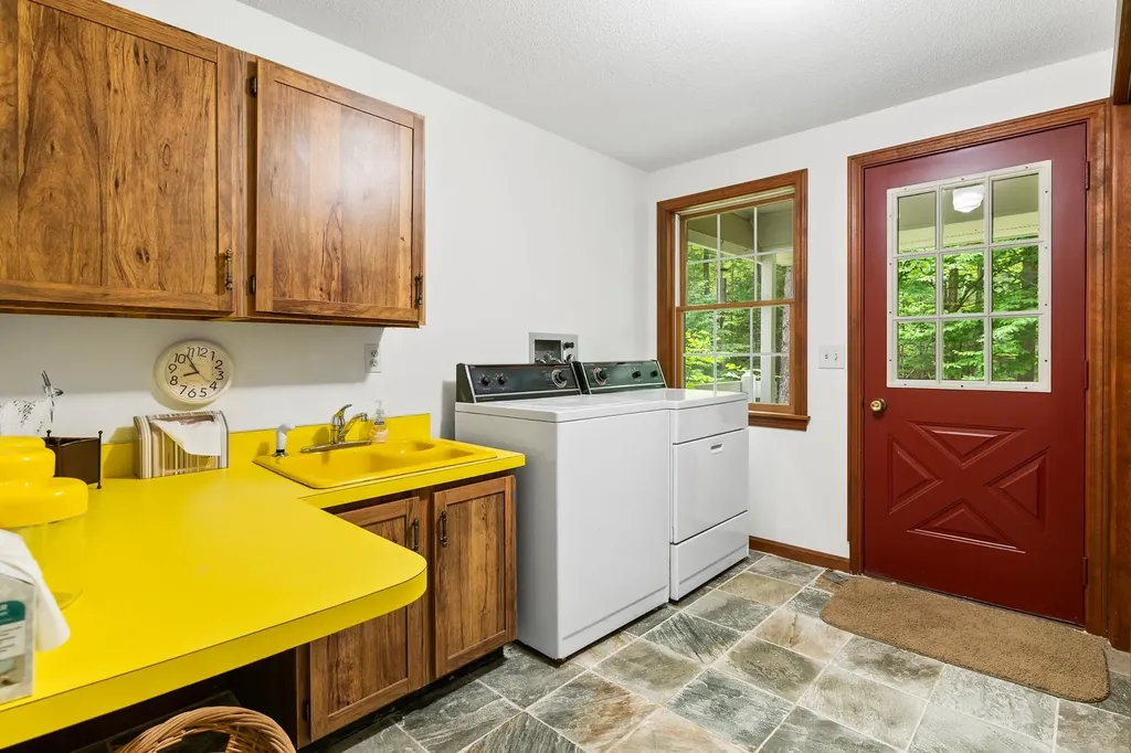 19 Rowland Road Grantham NH 03753